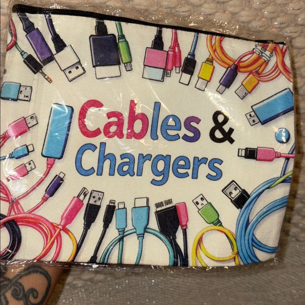Versatile Cream Zipper Pouch - Picture 3 of 10